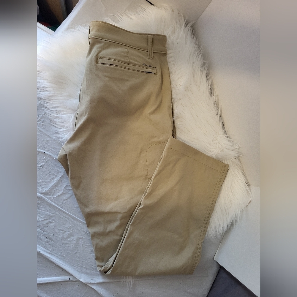 Eddie Bauer Men's Light Khaki Chinos - Picture 7 of 8